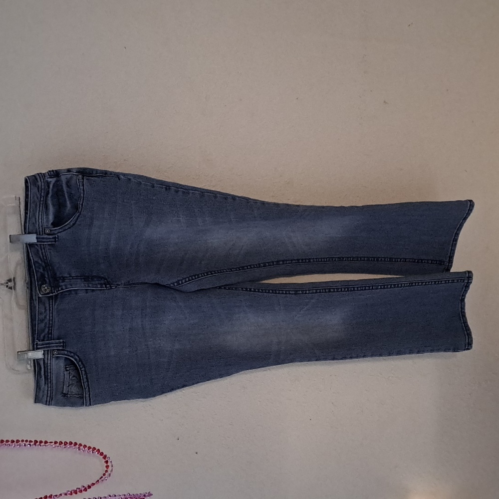 Modern Fit Boot Cut Jeans